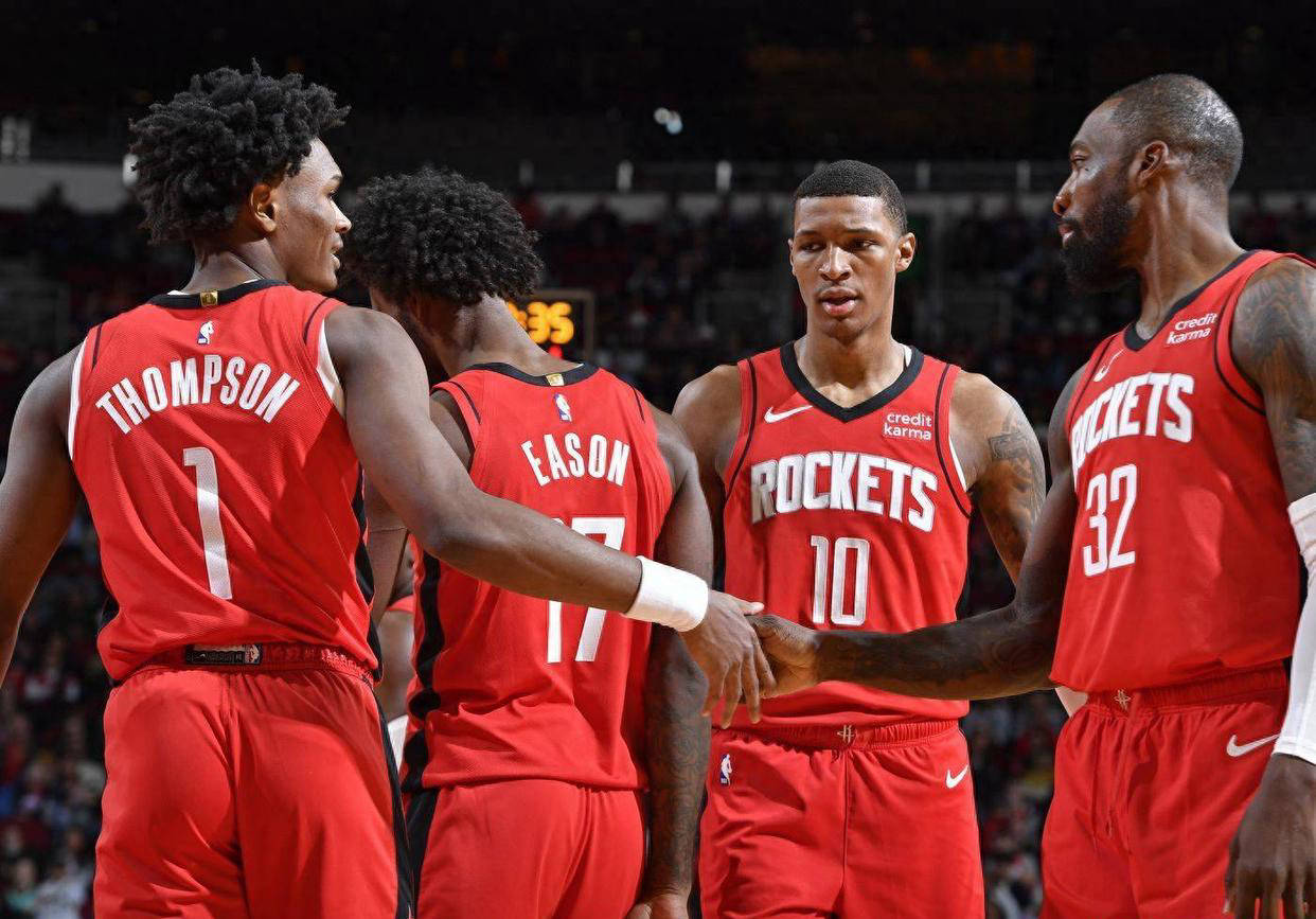 后卫借双掩 后卫借双掩